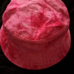 Hot pink tye dye bucket hat